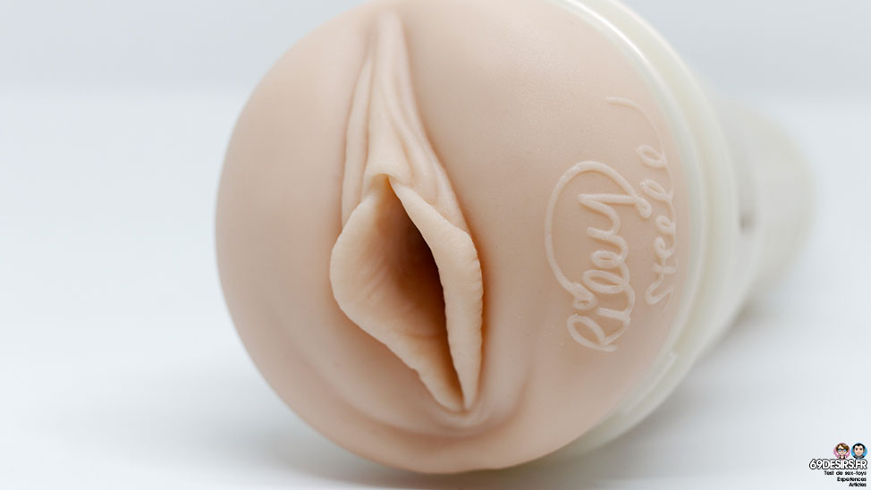 Test du Fleshlight Riley Steele Nipple Alley