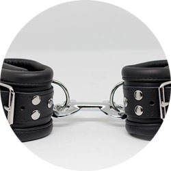 accessoires bdsm - menottes luxure