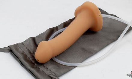 Test du dildo éjaculateur Strap-On Me